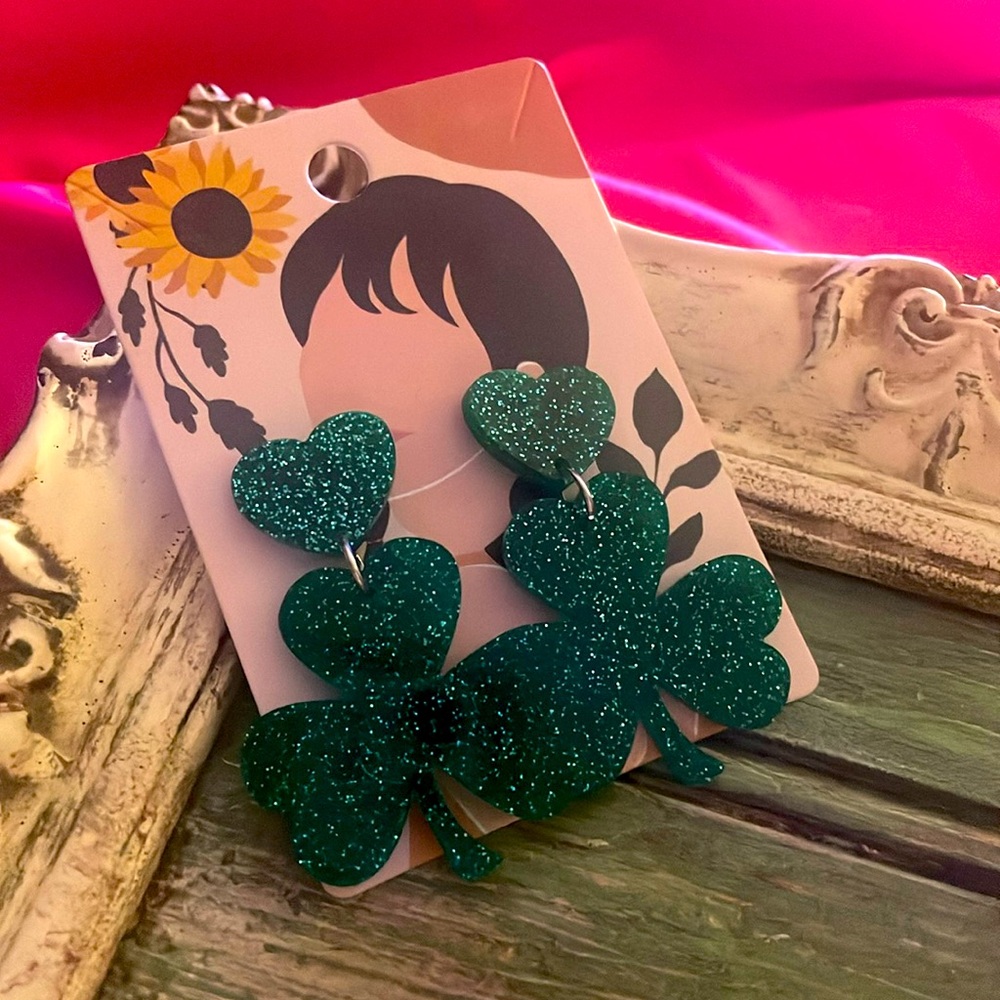 NWOT Sparkling Clover Earrings